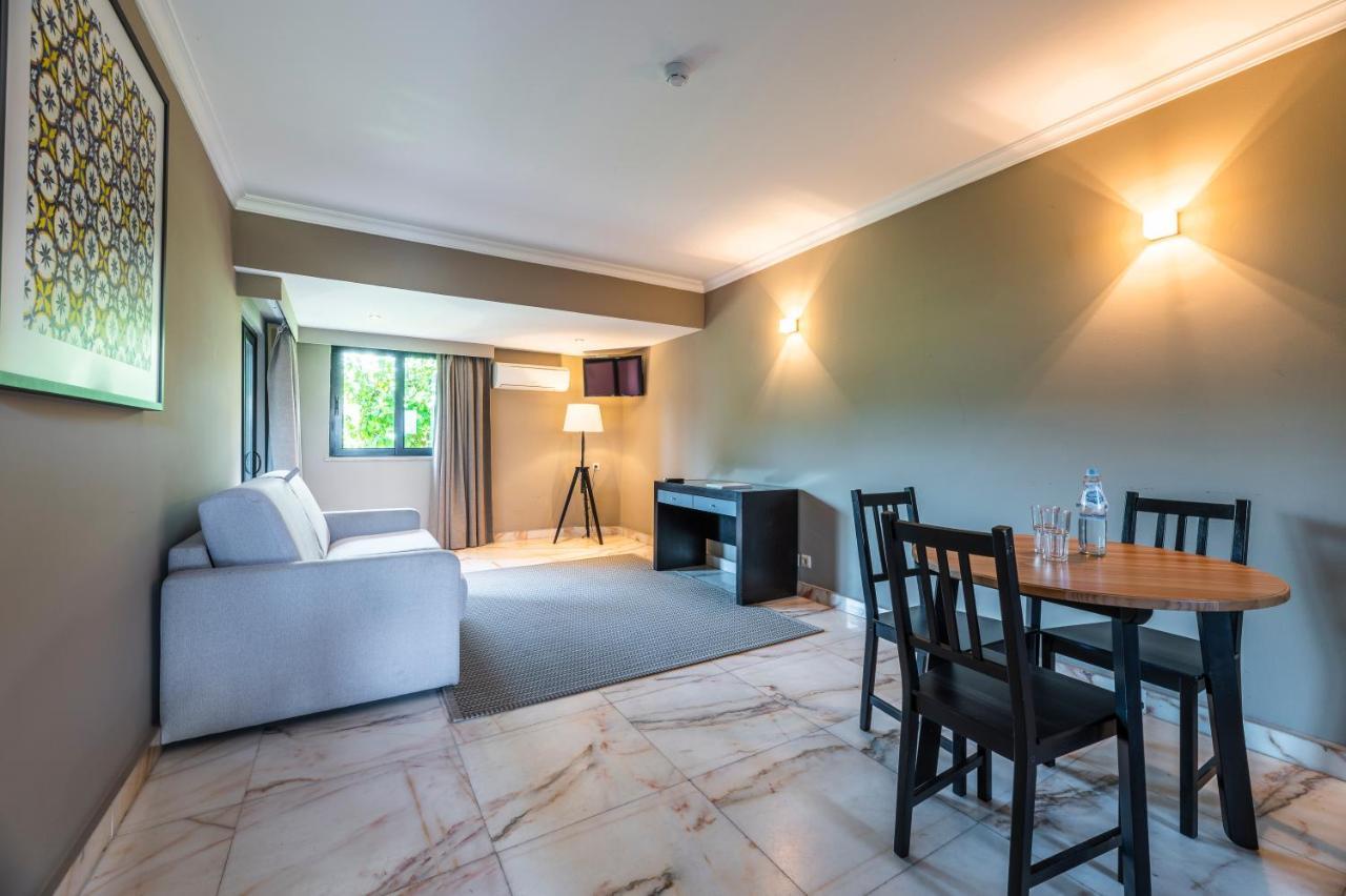 Topazio Vibe Beach Hotel & Apartments - Adults Friendly Albufeira Ruang foto