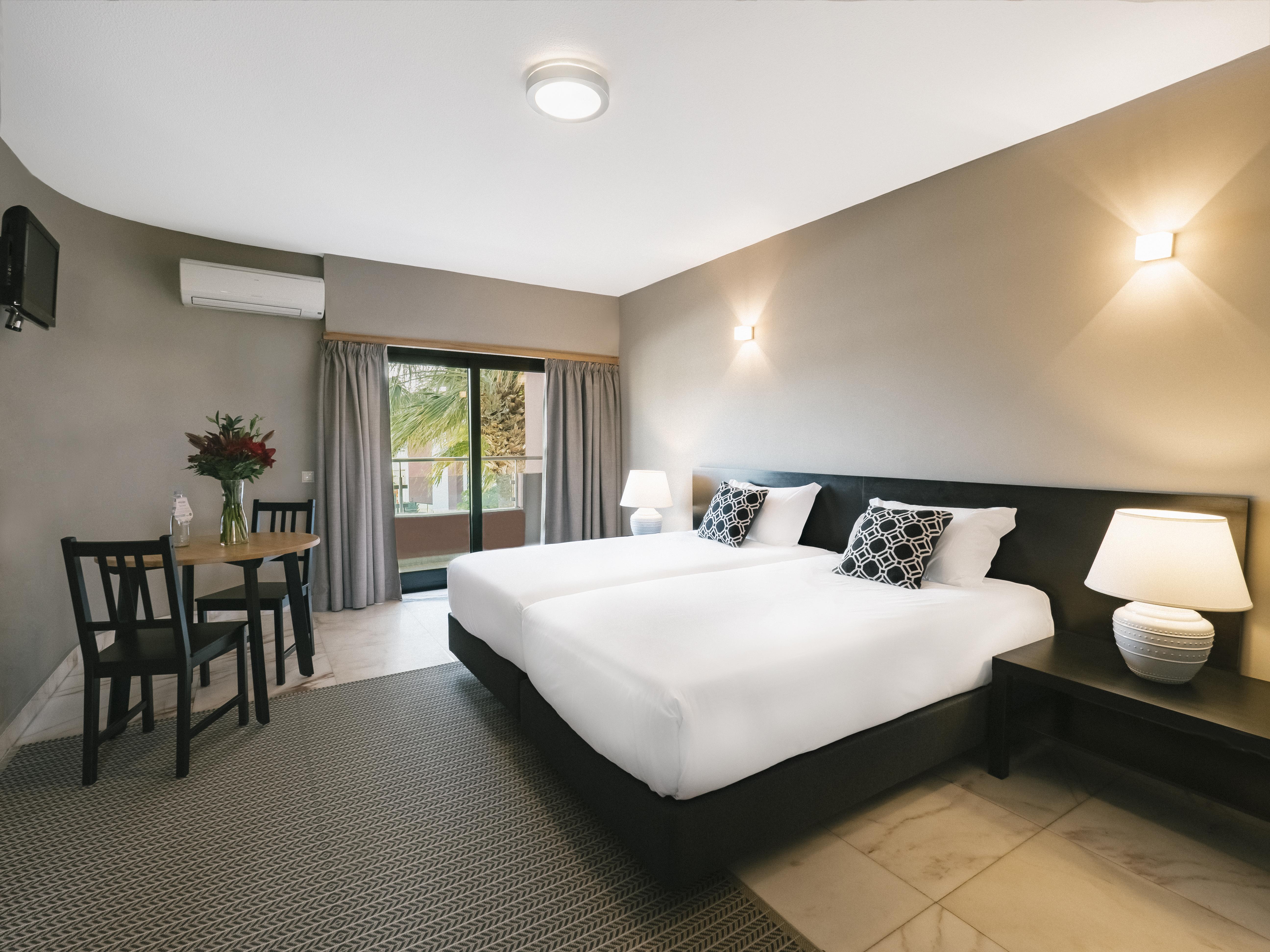 Topazio Vibe Beach Hotel & Apartments - Adults Friendly Albufeira Bagian luar foto