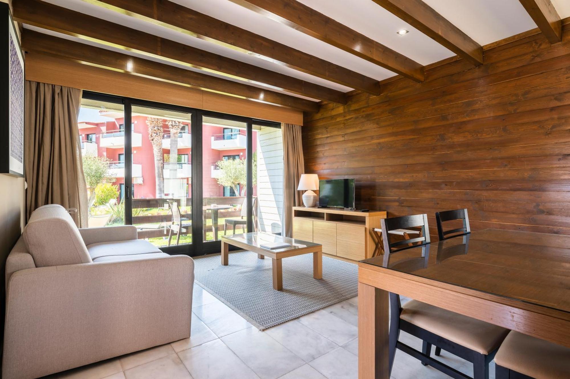 Topazio Vibe Beach Hotel & Apartments - Adults Friendly Albufeira Ruang foto