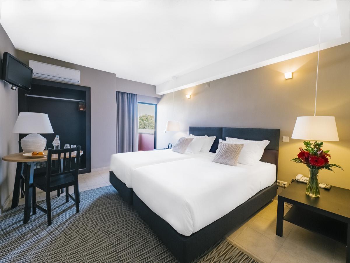 Topazio Vibe Beach Hotel & Apartments - Adults Friendly Albufeira Bagian luar foto
